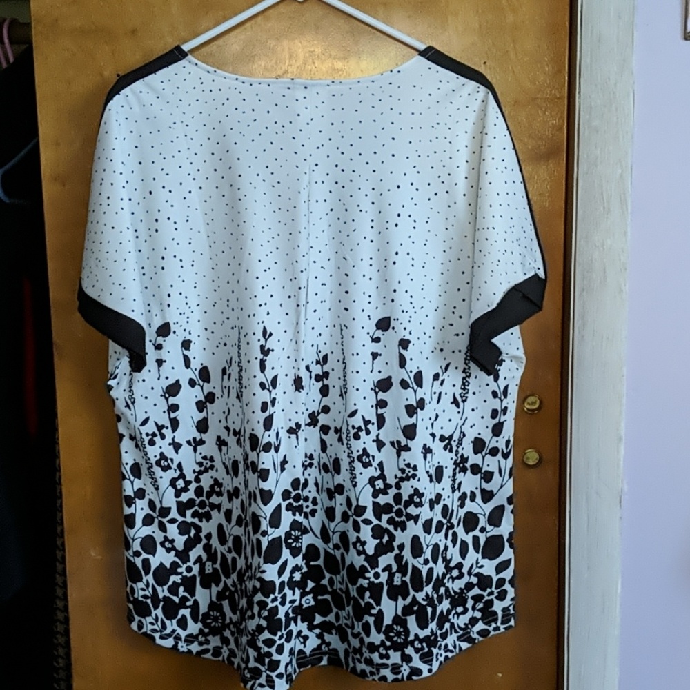 Ladies blouse - Picture 2 of 3
